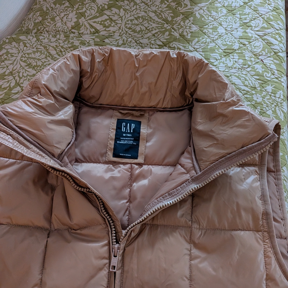 GAP Primaloft Puffer Zip Vest  Camel Brown Men’s Medium Tall Water Resistant